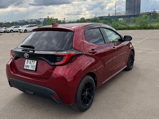 2021 Toyota Yaris IV, красный, 1500000 рублей, вид 5