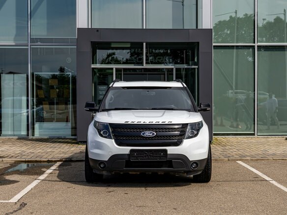 2015 Ford Explorer V, белый, 1435000 рублей - вид 1