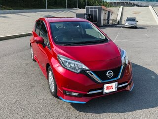 2018 Nissan Note e-Power II Рестайлинг, красный, 1090000 рублей, вид 4