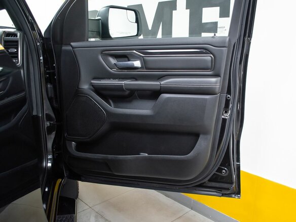 2022 Ram 1500 Crew Cab eTorque V, чёрный, 7999000 рублей - вид 22