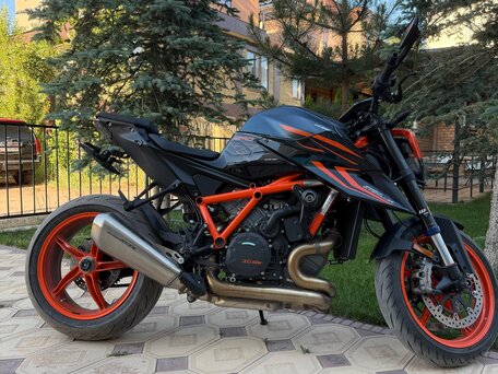 2023 KTM 1290 Super Duke R Evo, синий, 1549000 рублей, вид 4