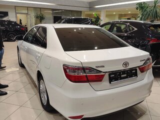 2016 Toyota Camry VII (XV50) Рестайлинг, белый, 2300000 рублей, вид 2