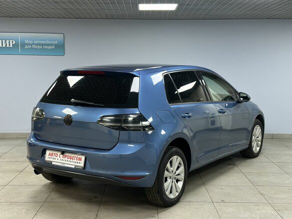 2013 Volkswagen Golf VII, голубой, 880000 рублей - вид 4