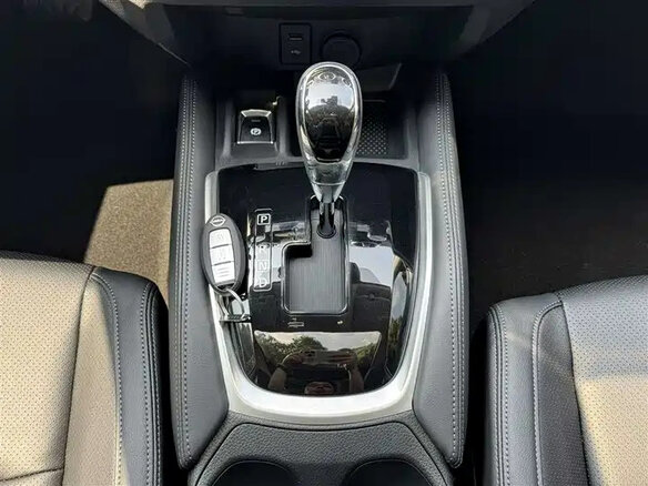 2022 Nissan X-Trail III Рестайлинг, белый - вид 13