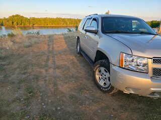 2011 Chevrolet Tahoe 6AT III, золотистый, 2600000 рублей, вид 4