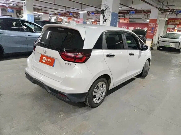 2026 Honda Fit IV Рестайлинг 2, белый, 1450000 рублей - вид 6