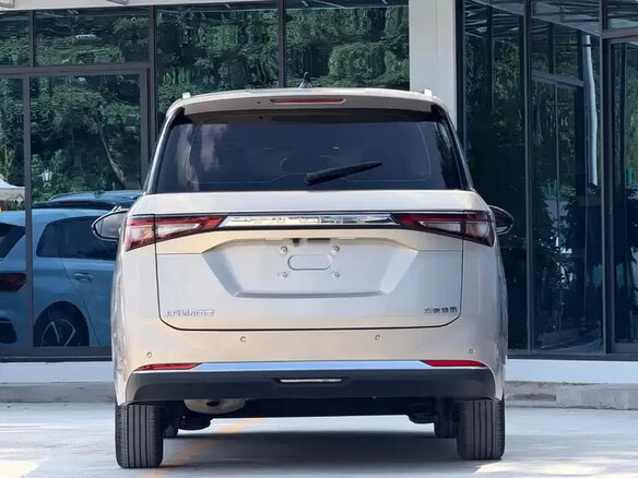 2022 Wuling Jiachen, бежевый, 1282000 рублей - вид 4