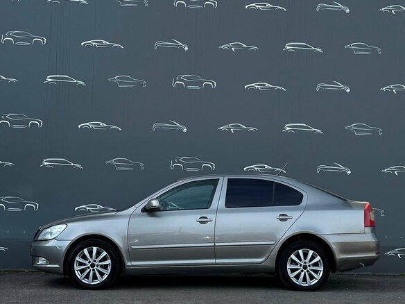2012 Skoda Octavia II (A5) Рестайлинг, серебристый, 375500 рублей - вид 10