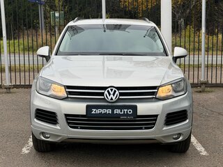2011 Volkswagen Touareg II, серебристый, 2079000 рублей, вид 2