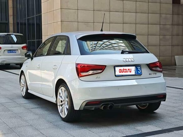 2016 Audi A1 I (8X) Рестайлинг, белый, 1400020 рублей - вид 3