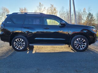 2021 Toyota Land Cruiser Prado 150 Series Рестайлинг 3, чёрный, 7000000 рублей, вид 4