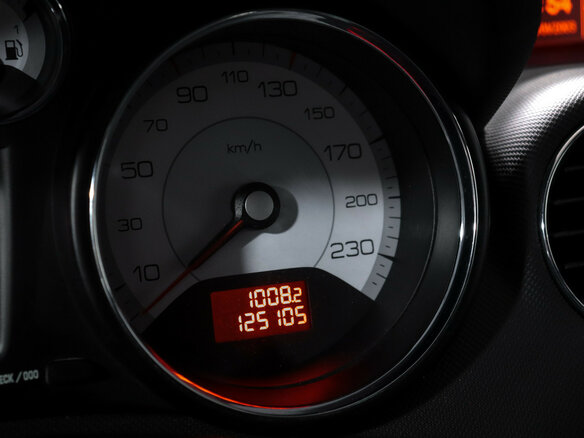 2009 Peugeot 308 I, красный, 640000 рублей - вид 10