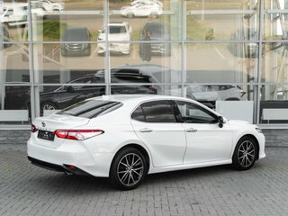 2020 Toyota Camry VIII (XV70), белый, 2699000 рублей, вид 2