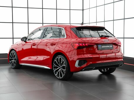 2021 Audi A3 Sportback 35 TFSI IV (8Y), красный, 2849000 рублей, вид 4