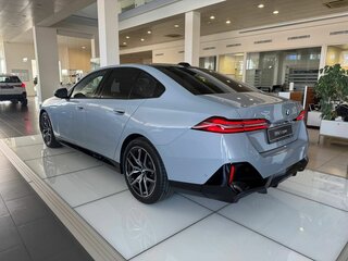 2025 BMW 5 серии 520i VIII (G60/G61/G68), серый, 7790000 рублей, вид 5