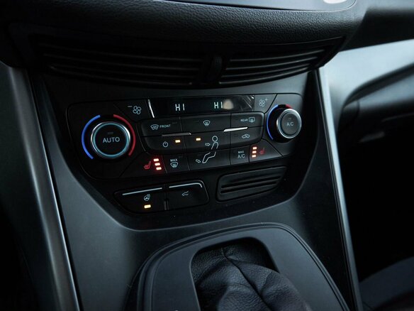 2017 Ford Kuga II Рестайлинг, коричневый, 1598000 рублей - вид 9