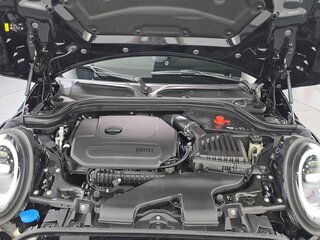2023 Mini Hatch Cooper III (F55/F56) Рестайлинг 2, чёрный, 2050000 рублей, вид 4