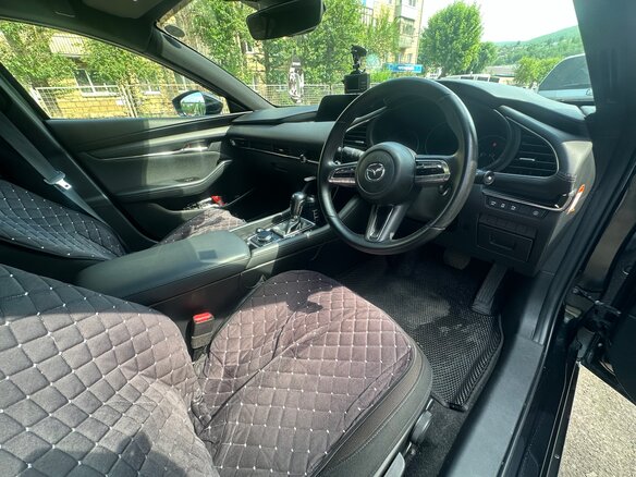 2021 Mazda 3 IV (BP), чёрный, 1650000 рублей - вид 3