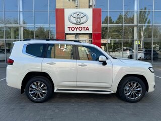 2026 Toyota Land Cruiser 300 Series, белый, 15300000 рублей, вид 4