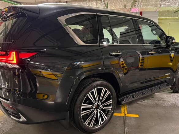 2026 Lexus LX 600 IV, чёрный, 20300000 рублей - вид 3