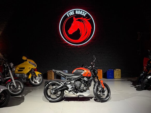 2022 Triumph Trident 660, оранжевый, 785000 рублей