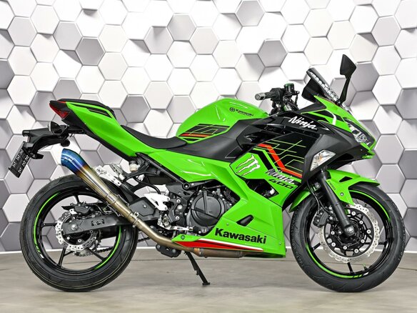 2024 Kawasaki Ninja 400, зелёный - вид 2