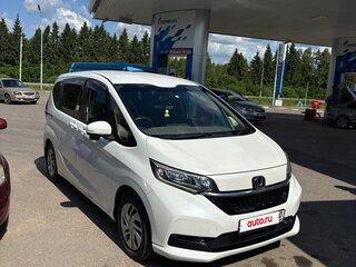 2021 Honda Freed II Рестайлинг, белый, 1600000 рублей, вид 1