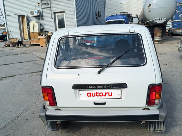2011 Lada (ВАЗ) 2121 (4x4) I Рестайлинг, белый, 630000 рублей - вид 4