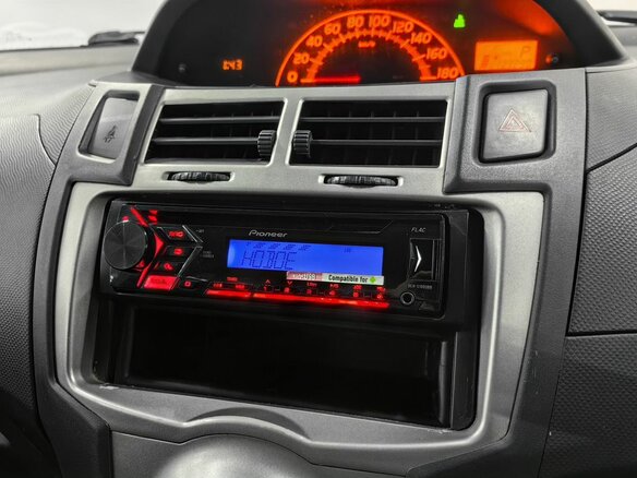 2010 Toyota Vitz II (XP90), белый, 650000 рублей - вид 18