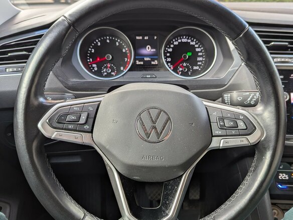 2021 Volkswagen Tiguan II Рестайлинг, серый, 3350000 рублей - вид 5