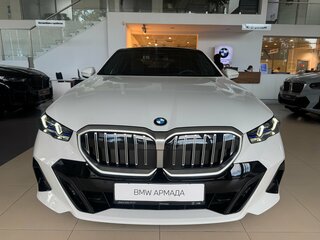 2025 BMW 5 серии 523d VIII (G60/G61/G68), белый, 7650000 рублей, вид 4