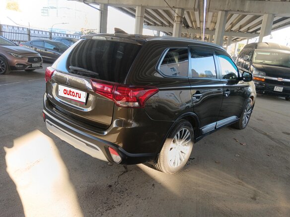 2020 Mitsubishi Outlander III Рестайлинг 3, коричневый, 1877833 рублей - вид 5