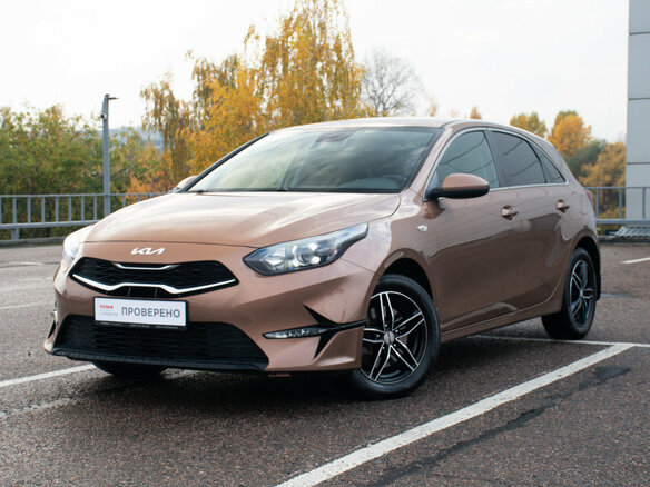 2021 Kia Ceed III Рестайлинг, коричневый, 1789000 рублей