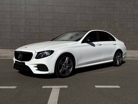 2018 Mercedes-Benz E-Класс 200 V (W213, S213, C238), белый, 3180000 рублей, вид 1