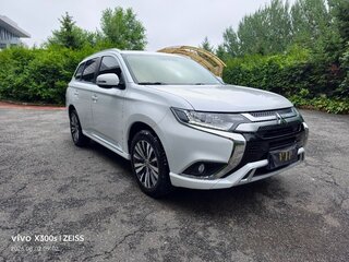 2022 Mitsubishi Outlander III Рестайлинг 3, белый, 1980000 рублей, вид 2