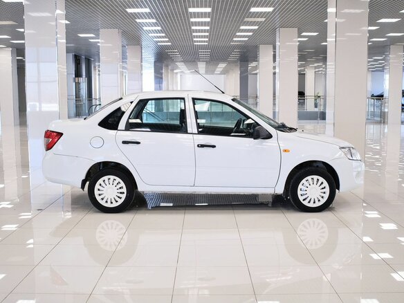 2013 Lada (ВАЗ) Granta I, белый, 375000 рублей - вид 4