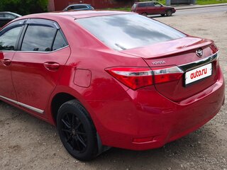 2013 Toyota Corolla XI (E160, E170, E180), красный, 985000 рублей, вид 4