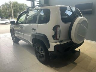 2024 Lada (ВАЗ) Niva Travel I, белый, 980000 рублей, вид 2