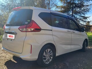 2020 Honda Freed II Рестайлинг, белый, 1600000 рублей, вид 5