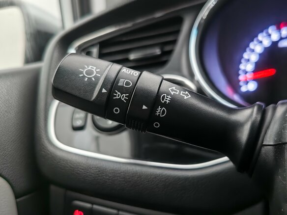 2016 Kia Ceed II Рестайлинг, серебристый, 1029000 рублей - вид 13