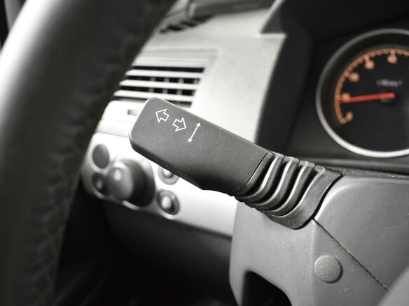 2011 Opel Astra H Рестайлинг, белый - вид 15