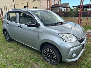 2019 Toyota Passo III Рестайлинг, серебристый, 960000 рублей, вид 3