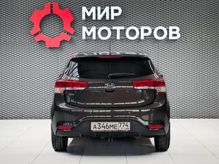2016 Kia Rio III Рестайлинг, коричневый, 930000 рублей, вид 5