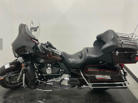 2011 Harley-Davidson Electra Glide, пурпурный, 640000 рублей, вид 2