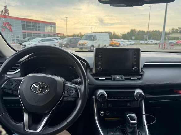 2021 Toyota RAV4 V (XA50), белый - вид 6