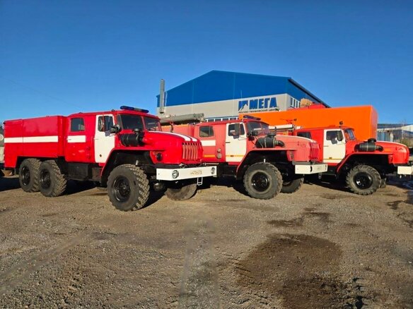 2015 Урал 5557, красный, 6950000 рублей