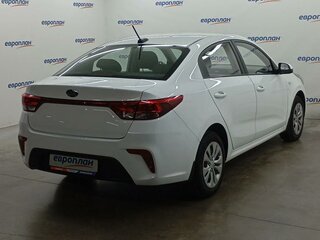 2019 Kia Rio IV, белый, 1209350 рублей, вид 3