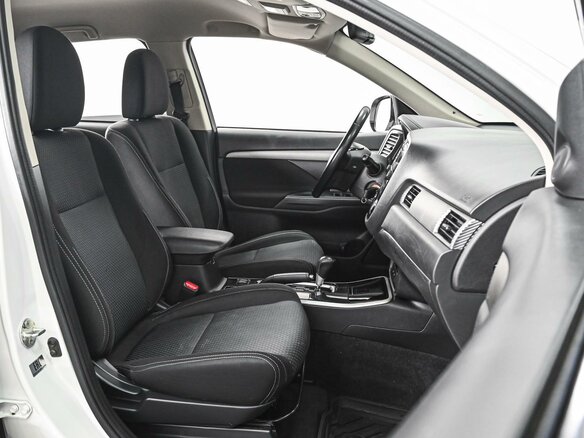 2017 Mitsubishi Outlander III Рестайлинг 2, белый, 1908000 рублей - вид 7