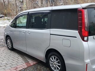 2015 Toyota Noah III (R80), серебристый, 1700000 рублей, вид 4