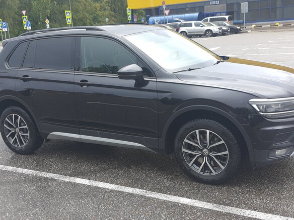 2019 Volkswagen Tiguan II, чёрный, 2500000 рублей - вид 1